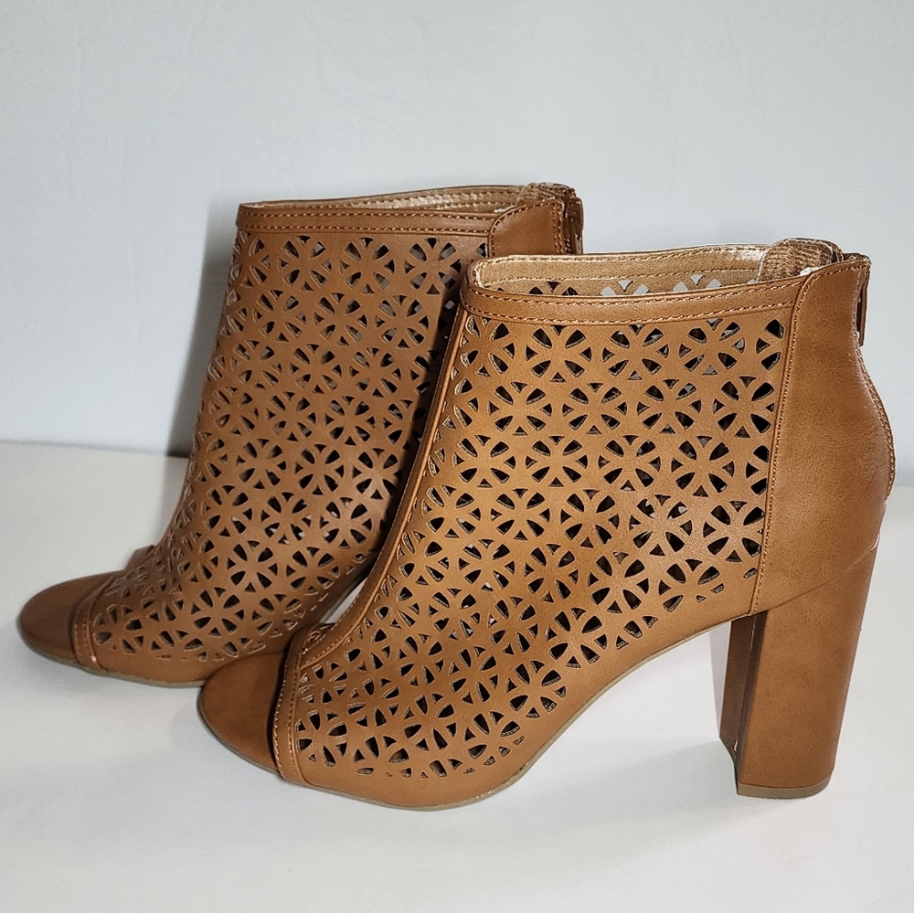 Report Winona Open-Toe Booties / Size 9 - image 3